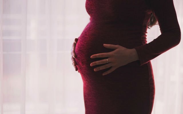 Foto de capa do artigo "Sintomas de gravidez podem surgir antes do atraso menstrual"