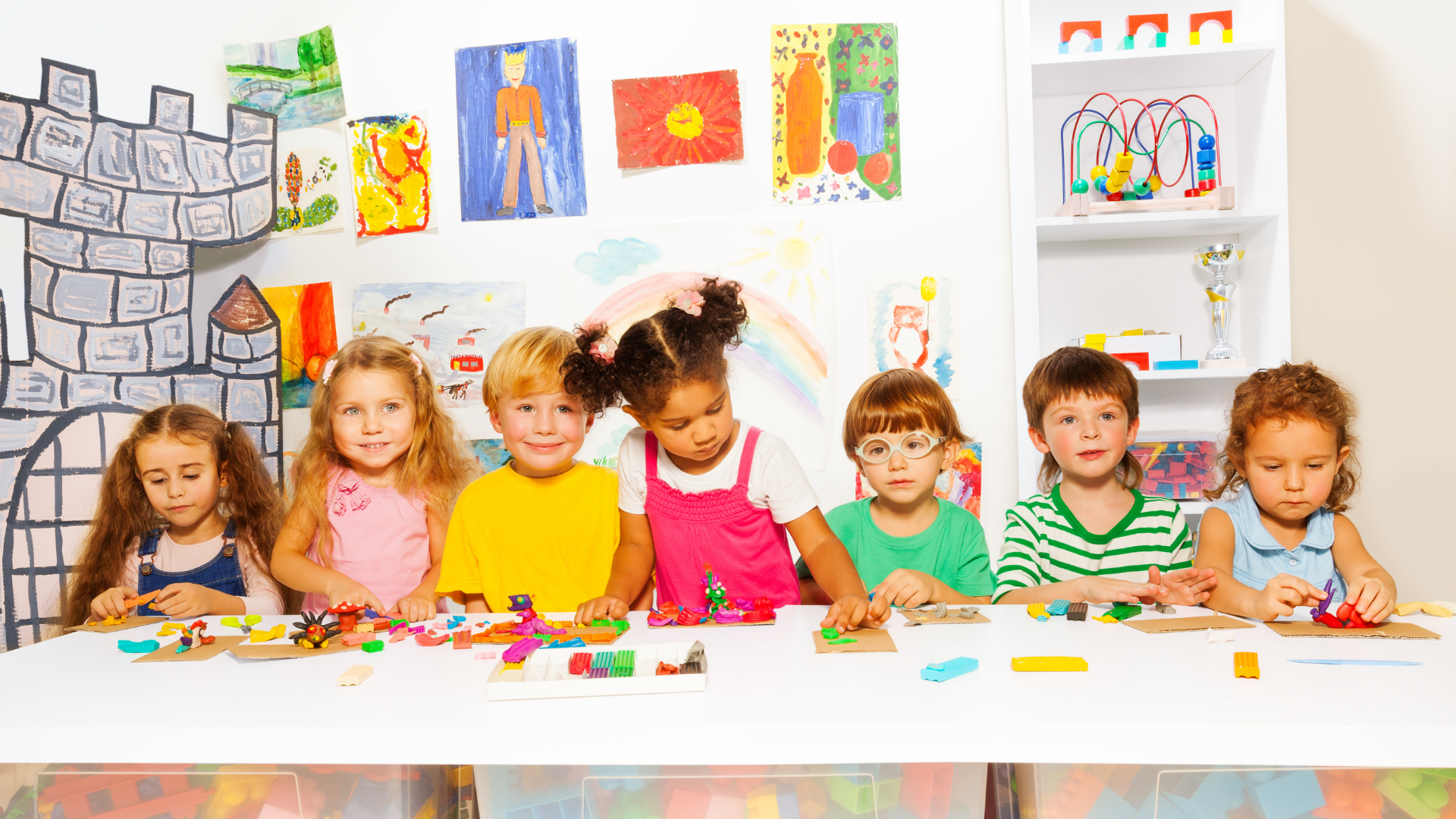 Foto de capa do artigo "Desenvolvimento Infantil: o que é e as 4 fases de Jean Piaget"