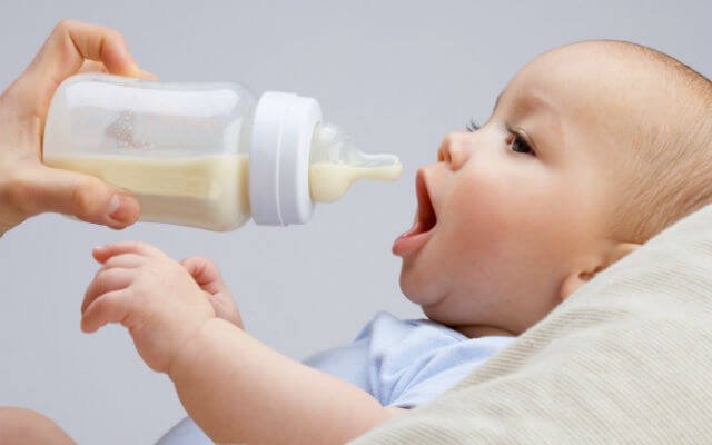 Foto de capa do artigo "Doação de leite materno: como funciona? Como coletar e FAQ"