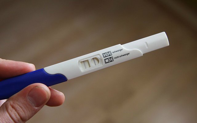 Foto de capa do artigo "Como fazer teste de gravidez (farmácia e exame de sangue)?"