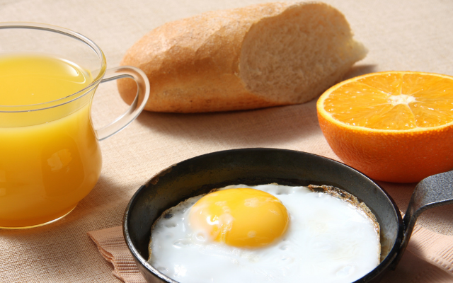 Café da manhã proteico é boa opção para comer antes do treino