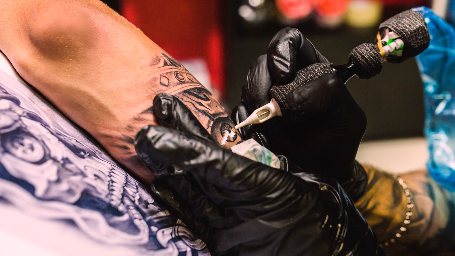 Foto de capa do artigo "Cuidados com a tatuagem: saiba o que fazer antes e depois"