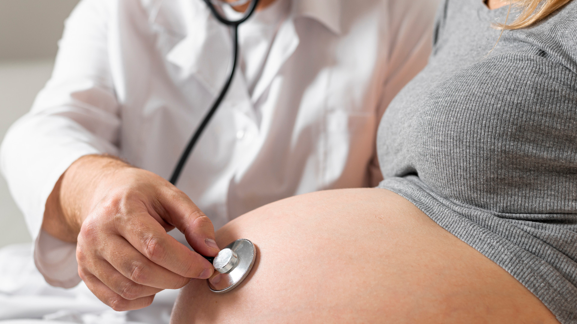 Foto de capa do artigo "DIU depois da gravidez: interfere na amamentação? É seguro?"