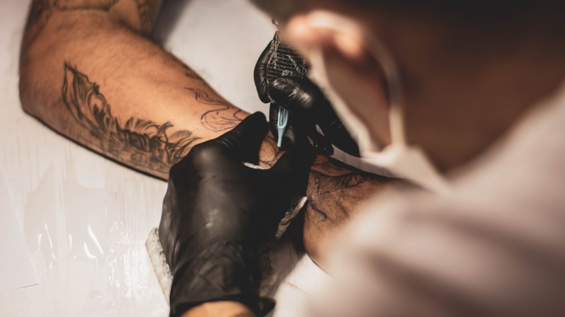 O que não pode comer depois de fazer tatuagem? Veja os cuidados | MS