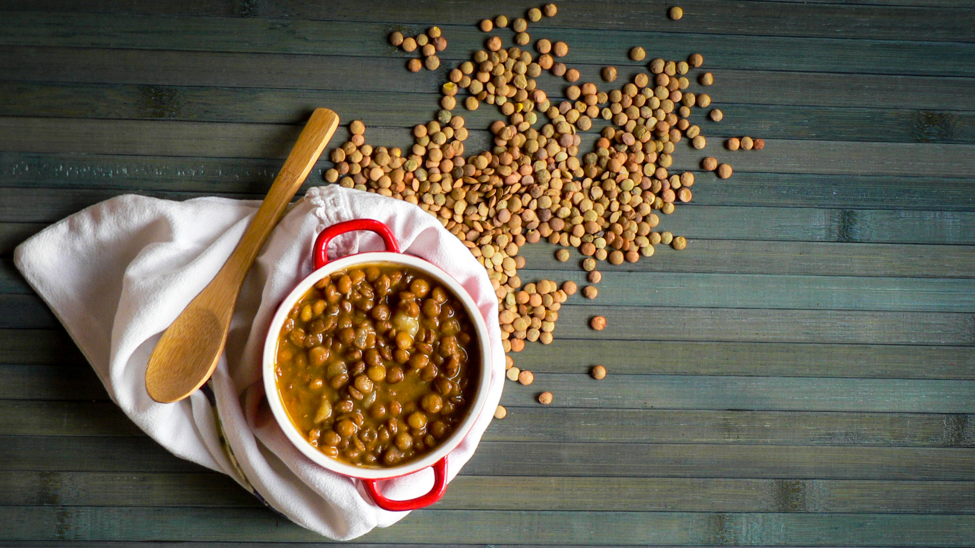 Foto de capa do artigo "13 benefícios da lentilha e 7 receitas para o seu dia a dia"