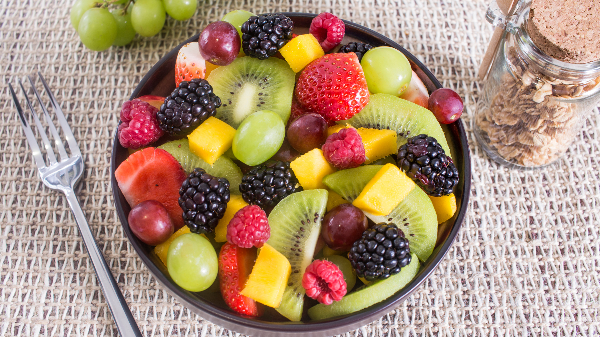 Foto de capa do artigo "Salada de frutas engorda? Faz mal? Dicas e 7 receitas"