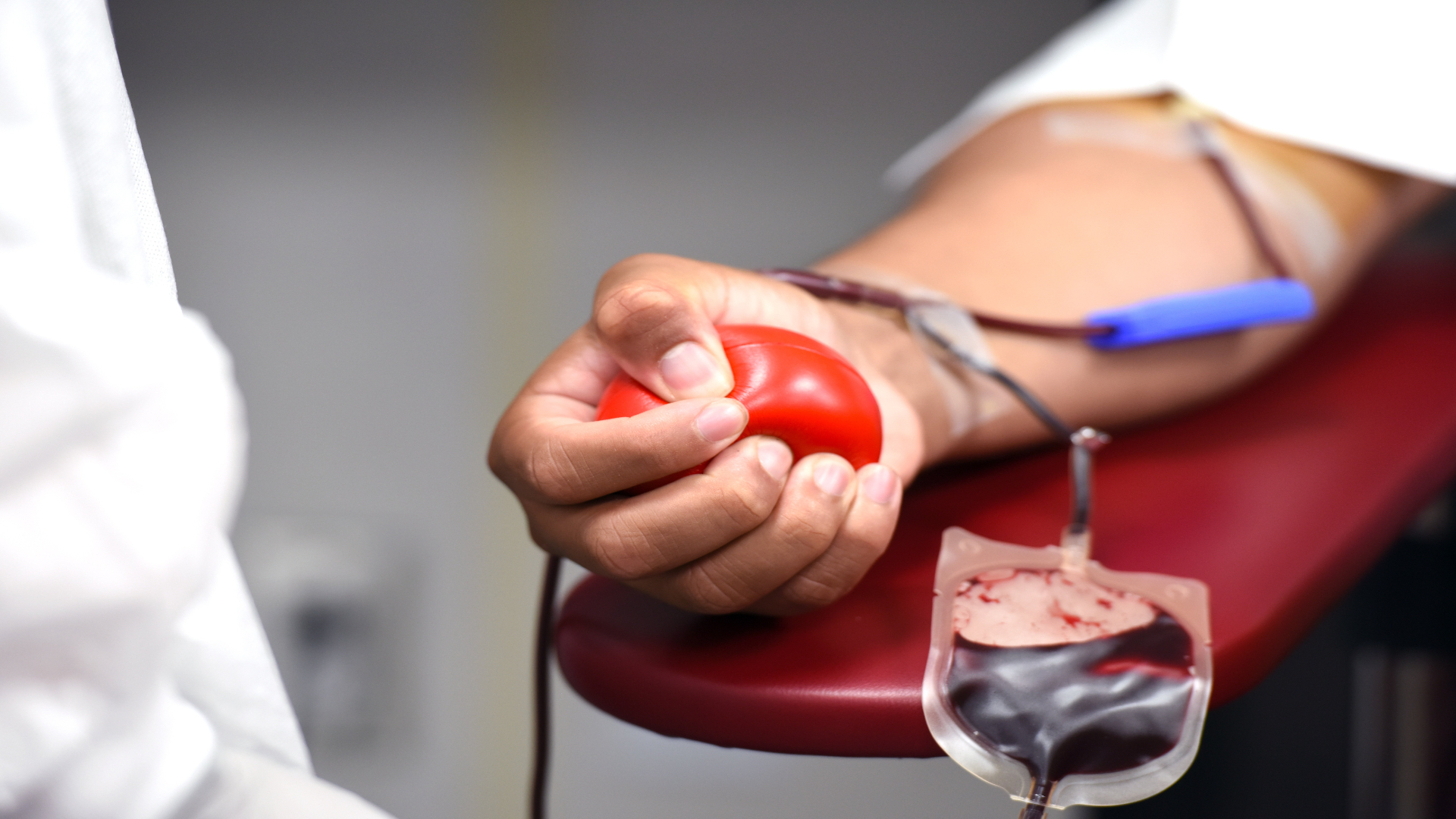 Foto de capa do artigo "Quanto tempo depois da vacina ou da Covid-19 pode doar sangue?"