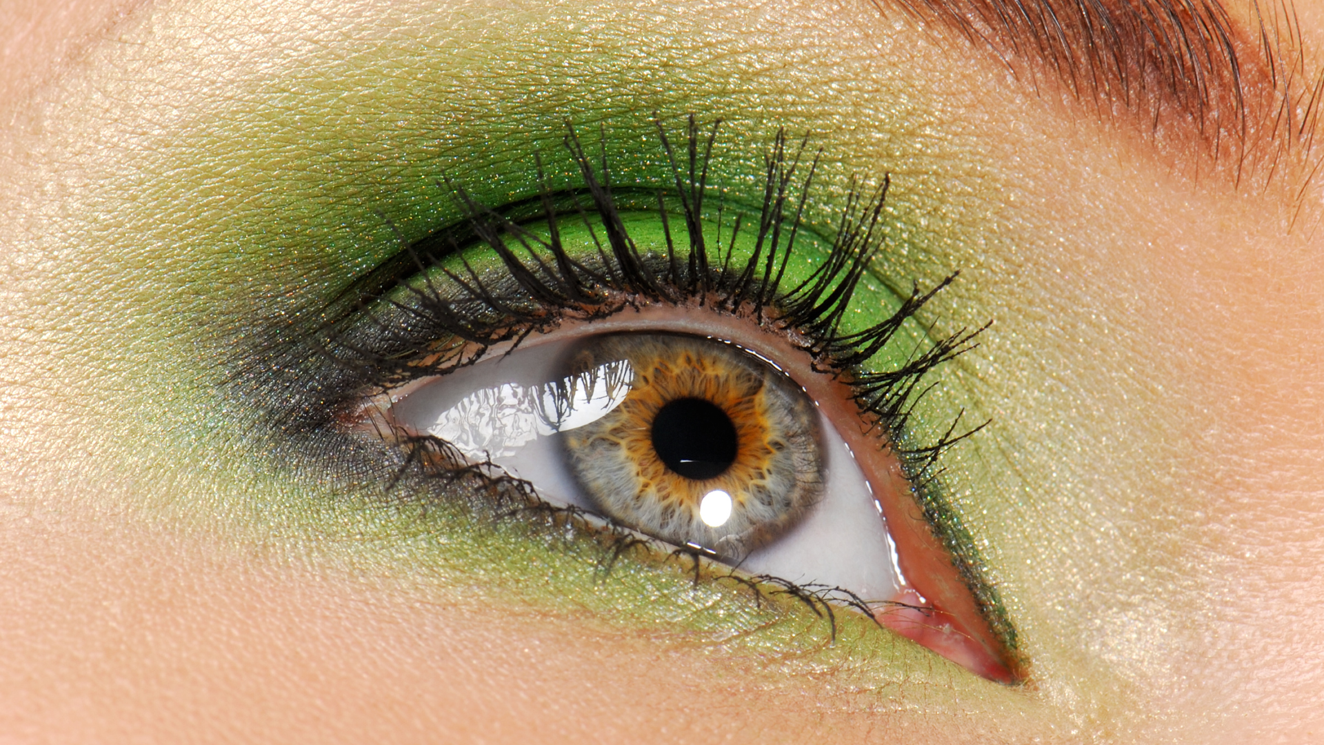 Foto de capa do artigo "Maquiagem verde: como combinar, aplicar e dicas"